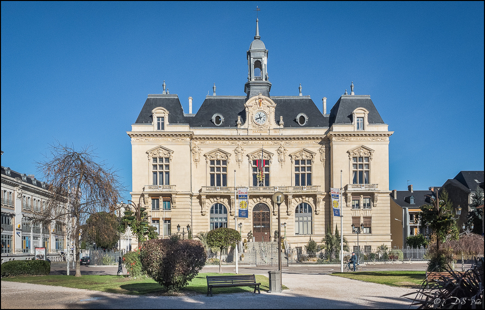 Place de la Mairie 2-3-800.jpg